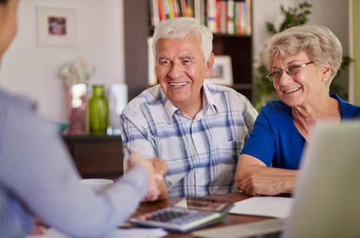 Importancia de la Acreditación Senior Friendly: Más Que un Sello, una Estrategia de Negocio